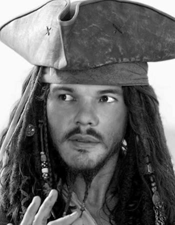 https://www.saint-etienne-hors-cadre.fr//content/uploads/2019/01/Julian_Barrière_Jack_Sparrow.jpg