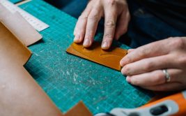 Atelier Petite maroquinerie couture sellier
