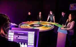 Jeu de plateaux TV avec Cube TV