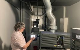 Visite des cabines du cinéma VEO Grand-Lumière