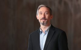 Visite Alison Knowles & Fluxus par le commissaire