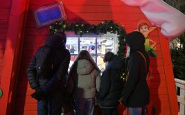 Séance photos avec le Père Noël et son lutin et déambulation féérique