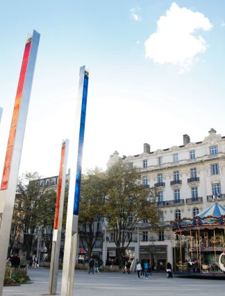 Glass and metal poles - Place de l'hôtel de ville