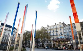 Glass and metal poles - Place de l'hôtel de ville