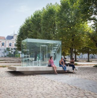 Installation in-situ, place d'armes - Gimme Shelter, Nathalie Talec