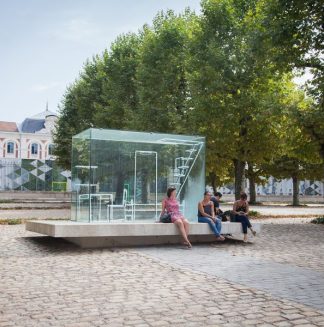 stallation in-situ, place d'armes - Gimme Shelter, Nathalie Talec