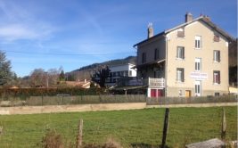 Auberge du Barrage : chambre d'hôtes indépendante