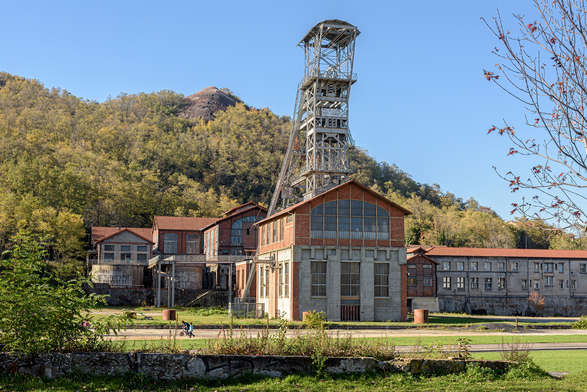 https://www.saint-etienne-hors-cadre.fr/content/uploads/2019/01/Puits-Couriot©Florian-Kleinefenn.jpg