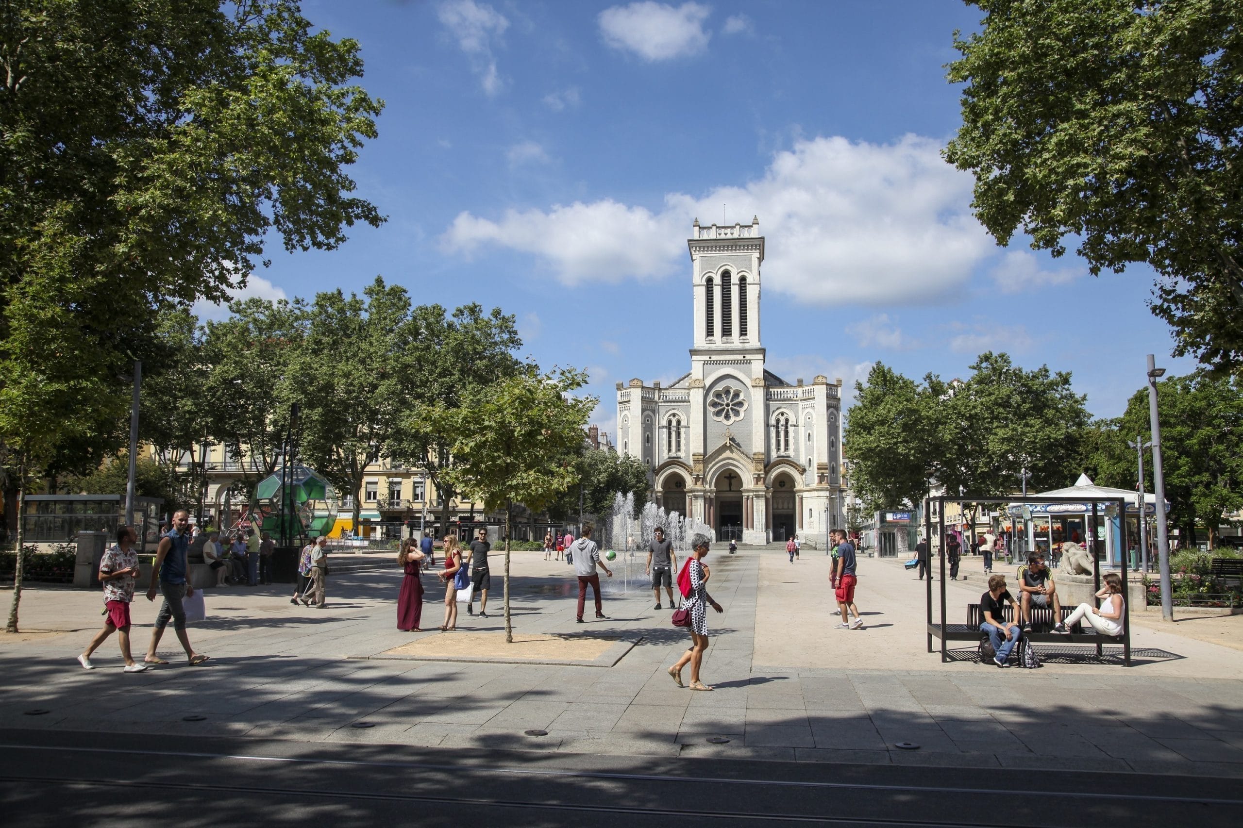 Place_Jean_Jaures-Saint-Etienne_Tourisme___Congres___Magali_Stora-65404