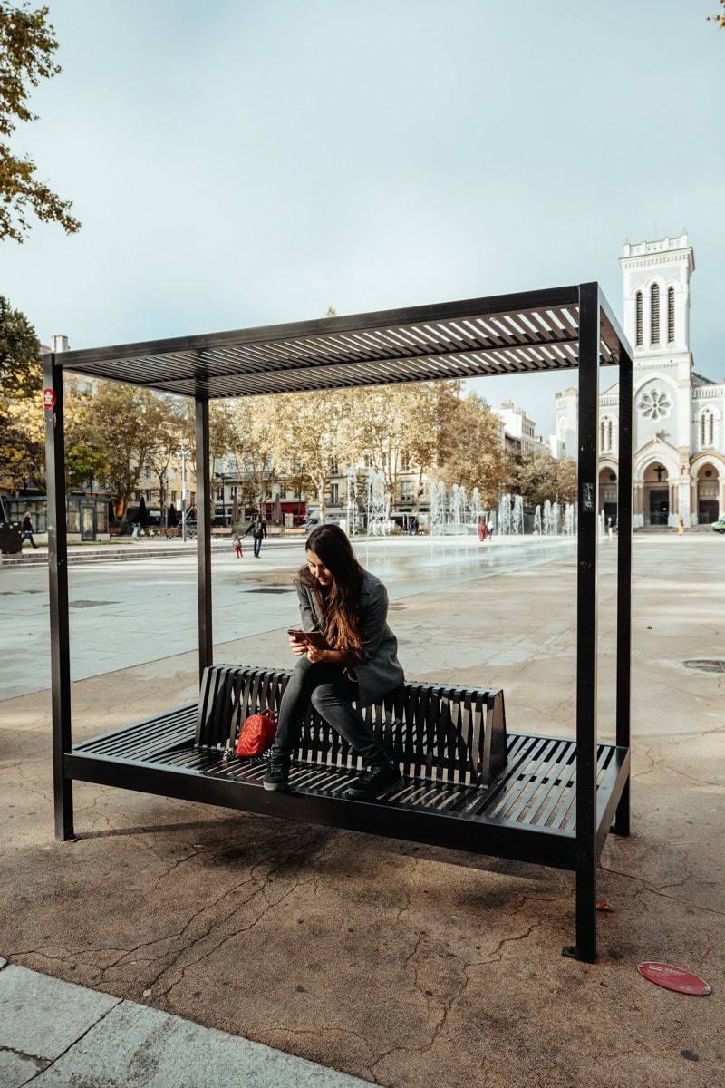 Banc_d_essai_Kyoto___Place_Jean_Jaures-Saint-Etienne_Tourisme___Congres___Buchowski___Vagabonde-65727-1200px