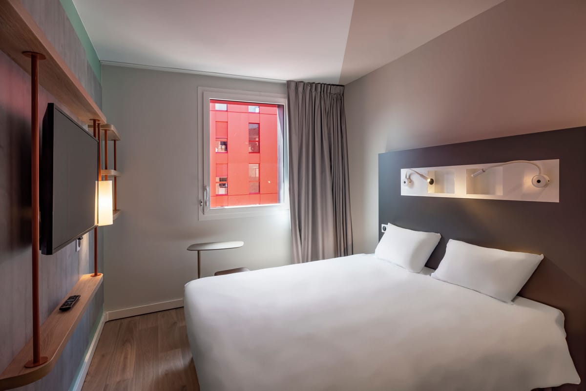 Hotel_Ibis_Budget_Saint-Etienne_Centre_Gare_Chateaucreux___Chambre-Inscrire_la_legende-78113-1200px