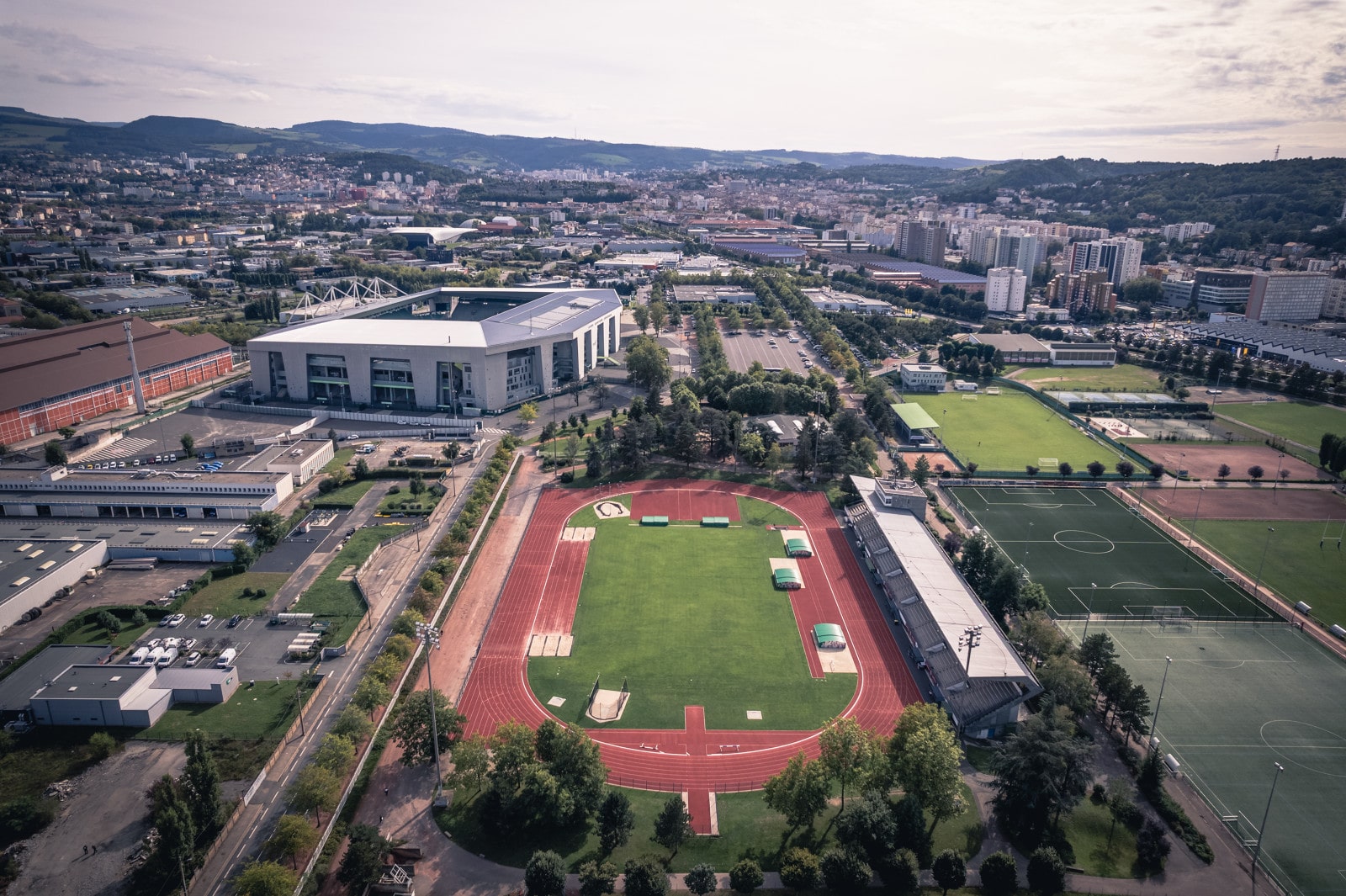 Vue_aerienne_stade-Saint-Etienne_Tourisme___Congres___Valentin_Tissot_-_Frenchexploreur-85155-1600px