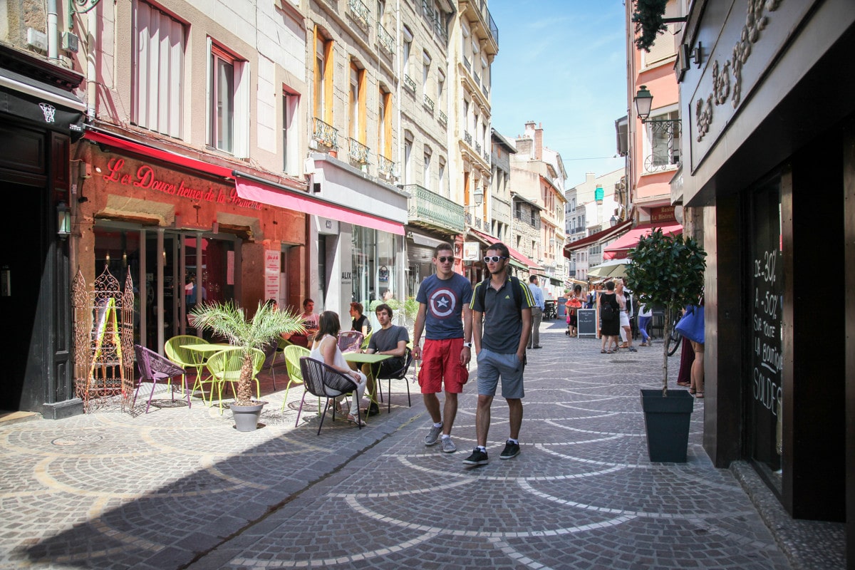 Rue_des_Martyrs_de_Vingre-Saint-Etienne_Tourisme___Congres___Magali_Stora-65380-1200px