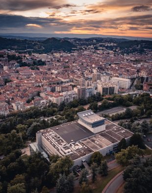 Vue_aerienne_opera-Saint-Etienne_Tourisme___Congres___Valentin_Tissot_-_Frenchexploreur-85152-1600px