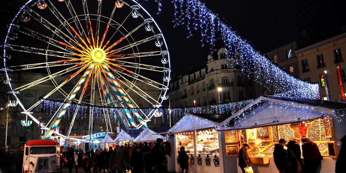 Marche_de_Noel___place_de_l_hotel_de_ville-Saint-Etienne_Tourisme___Congres___Evelyne_Deveaux-65224
