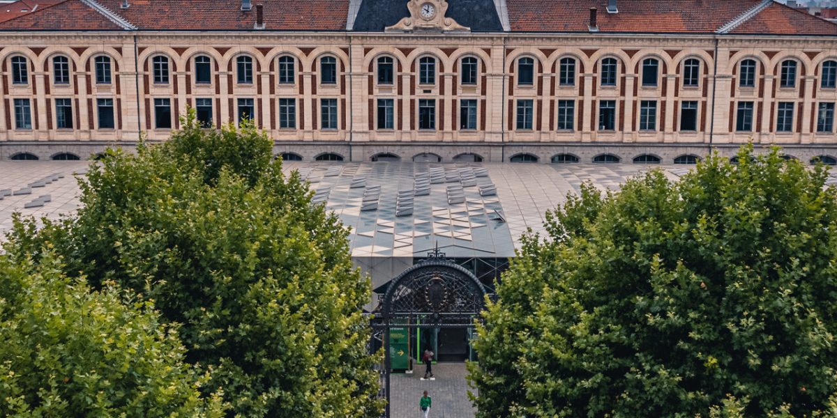 La_Cite_du_design___Place_de_la_Manufacture_d_Armes-Saint-Etienne_Tourisme___Congres___Valentin_Tissot_-_Frenchexploreur-88697-1600px