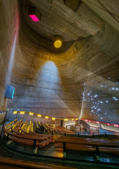 Site_Le_Corbusier_eglise_Saint-Pierre_nef-Inscrire_la_legende-97028