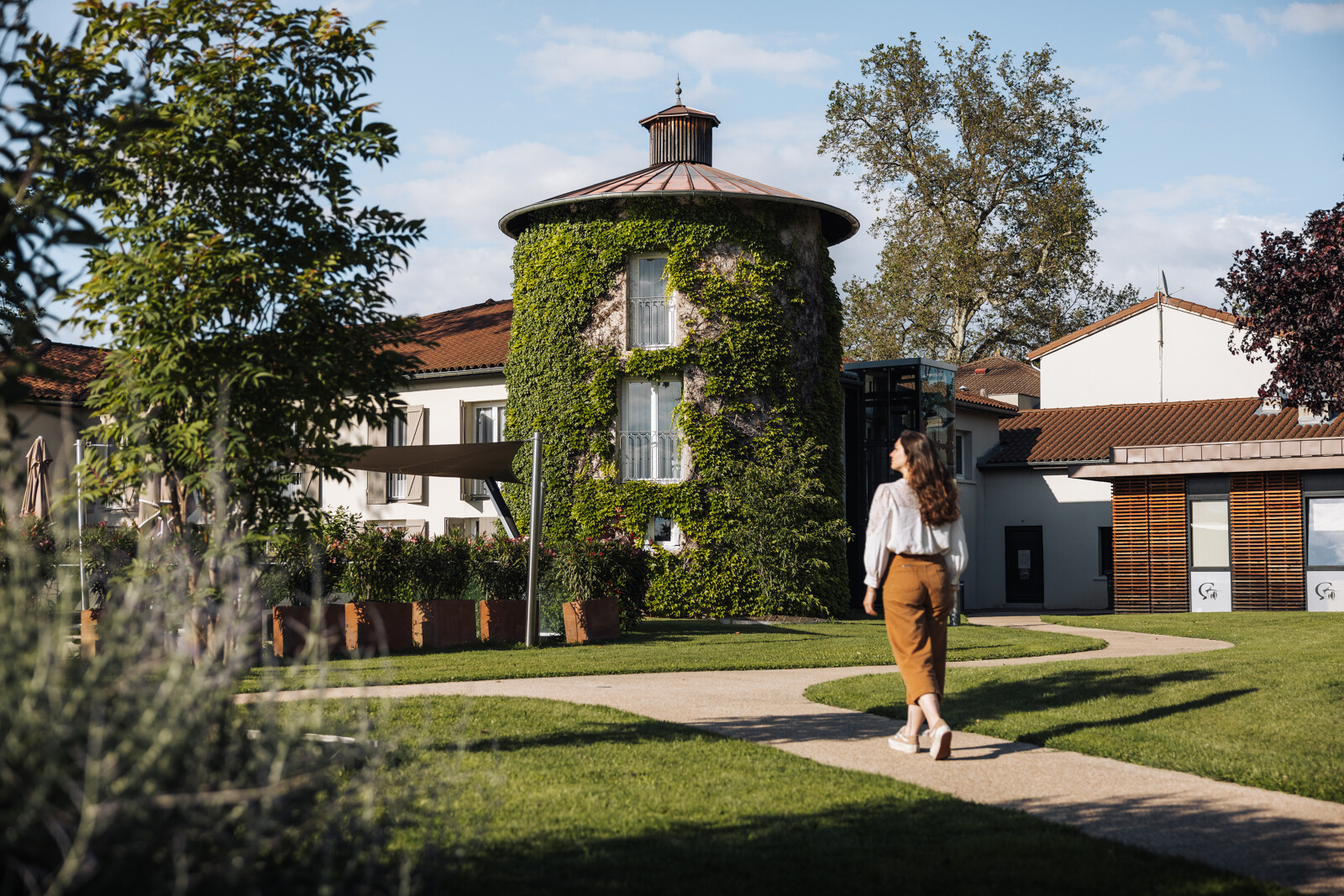 https://www.saint-etienne-hors-cadre.fr/content/uploads/2024/12/Hotel_resort___spa_La_Charpiniere-Saint-Etienne_Tourisme___Congres___French_Wanderers-96597-1600px.jpg