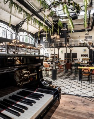 Restaurant_bar_Dame_D4_cafe___piano-Faire_figurer_le_nom_de_la_structure-92123-1600px