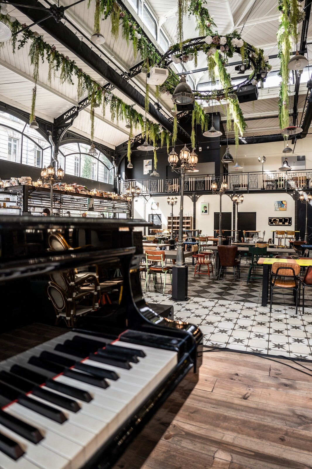 https://www.saint-etienne-hors-cadre.fr/content/uploads/2024/12/Restaurant_bar_Dame_D4_cafe___piano-Faire_figurer_le_nom_de_la_structure-92123-1600px.jpg