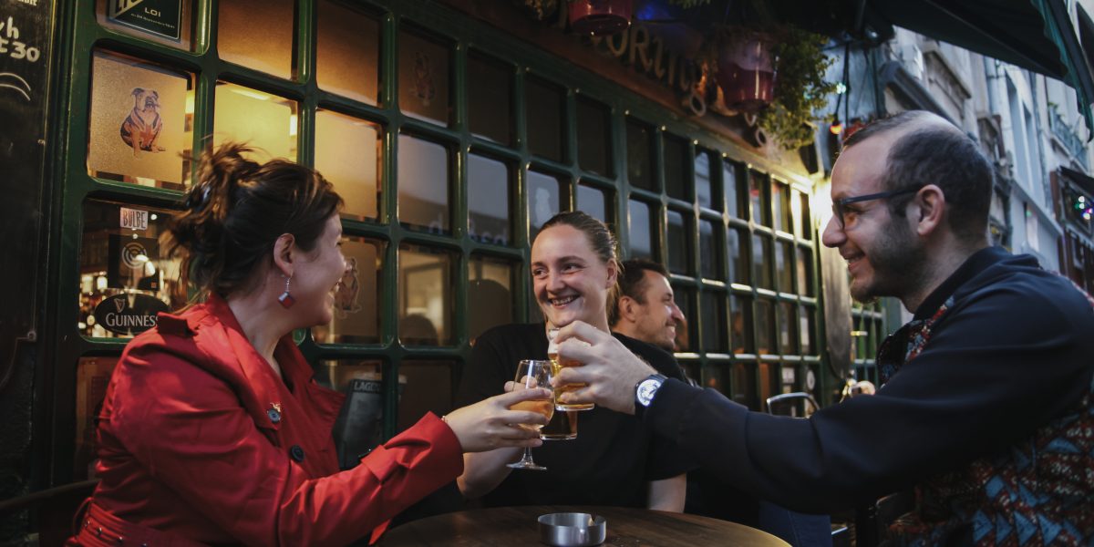 Bar-rue-des-Martyrs-Vingre-Smoking-Dog