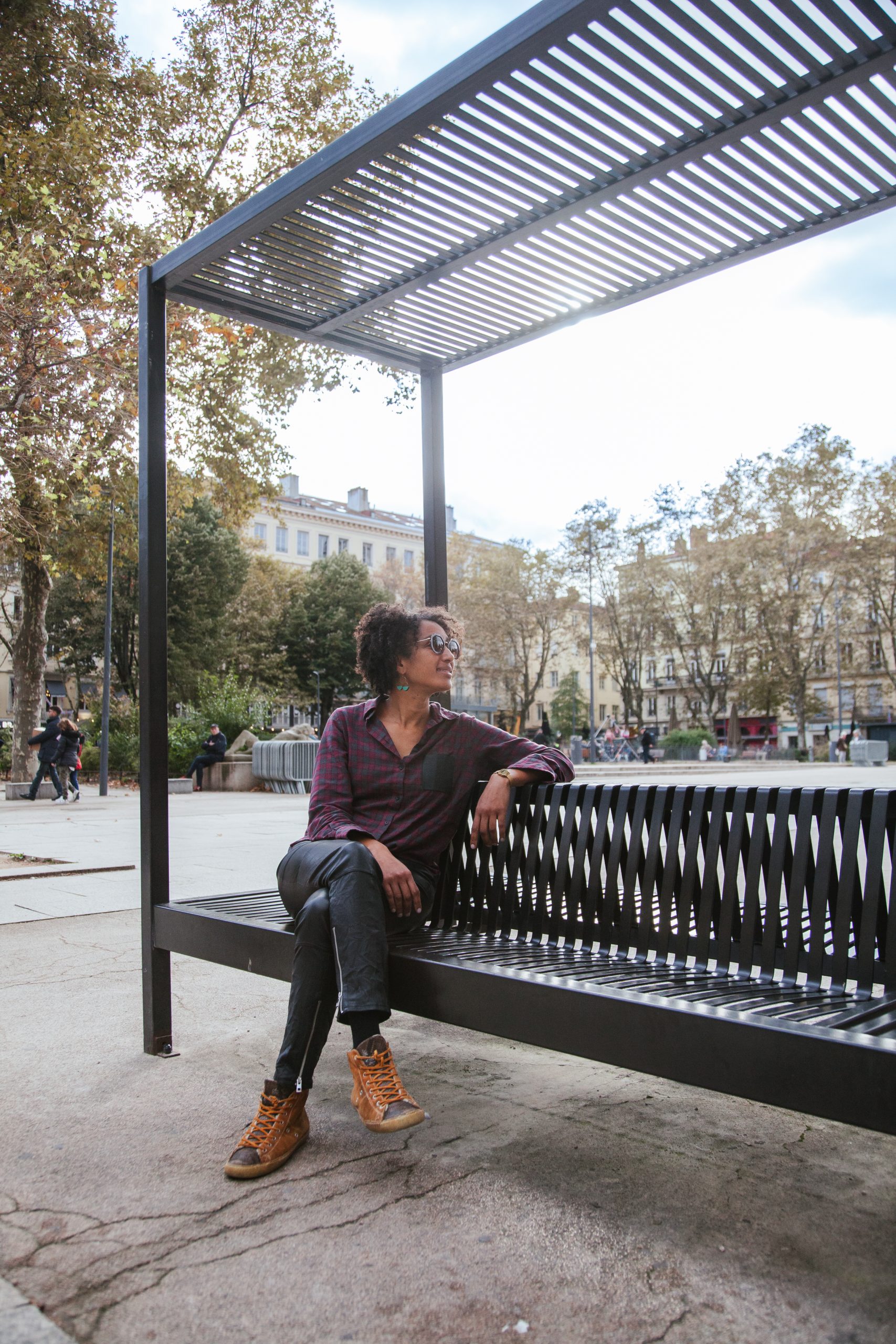 https://www.saint-etienne-hors-cadre.fr/content/uploads/2025/05/Place_Jean-Jaures___Banc_d_essai_Kyoto-Saint-Etienne_Tourisme___Congres___Magali_Stora-97794-scaled.jpg