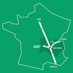 Saint-Étienne, accessible en train depuis Paris, Lyon, Marseille, Clermont-Ferrand et Genève.