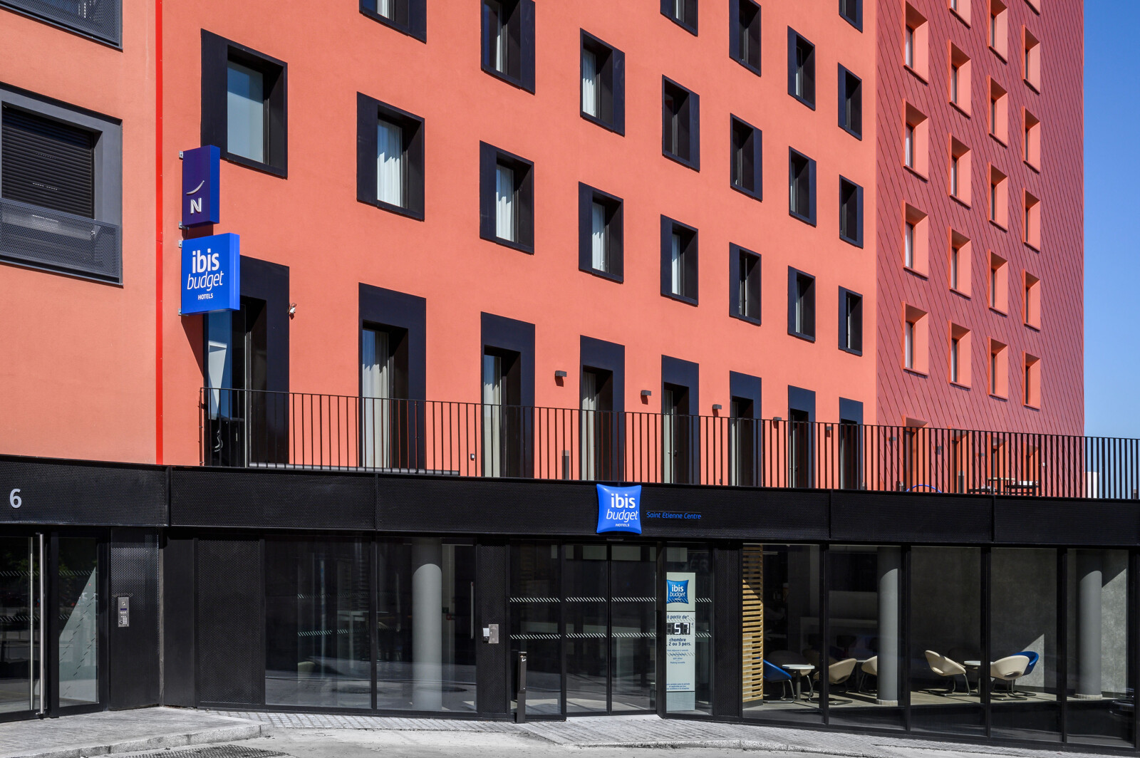 Hotel_Ibis_Budget_Saint-Etienne_Centre_Gare_Chateaucreux___exterieur-Inscrire_la_legende-78105-1600px